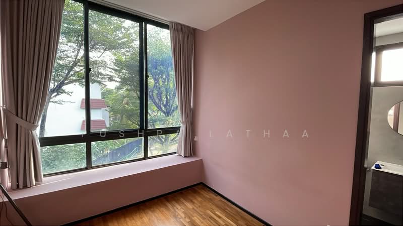 Chestnut Residences, Dairy Farm Crescent, 4 Bedrooms, 3,590 sqft, Terraced House For Rent, by Pushpa Lathaa, 500100576 - 1st bedroom - PropertyGuru.com.sg