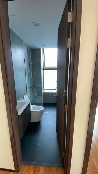 Chestnut Residences, Dairy Farm Crescent, 4 Bedrooms, 3,590 sqft, Terraced House For Rent, by Pushpa Lathaa, 500100576 - Bathroom - PropertyGuru.com.sg
