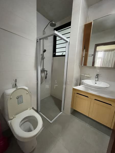 Eastpoint Green Condominium For Sale at S$ 1,400,000 | PropertyGuru Singapore - Bathroom