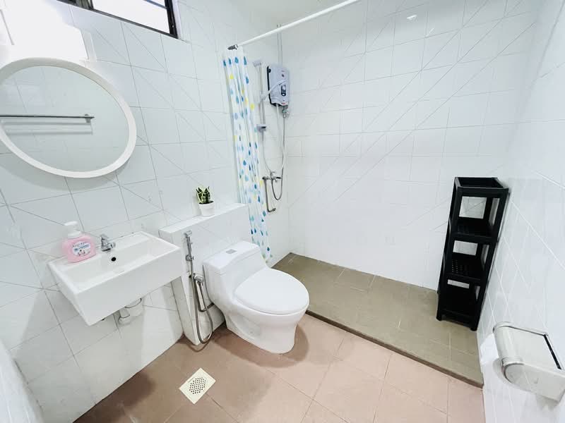 Sixth Avenue Centre, 805 Bukit Timah Road, Room Rental, 200 sqft, Apartment For Rent, by Steve Voon, 500100599 - Bathroom - PropertyGuru.com.sg