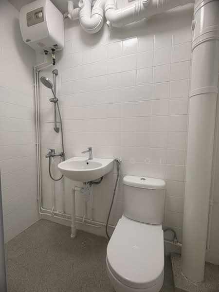 189 Pasir Ris Street 12, 189 Pasir Ris Street 12, 3 Bedrooms, 1,335 sqft, HDB Flat For Rent, by Karen Goi, 500100604 - Bathroom - PropertyGuru.com.sg