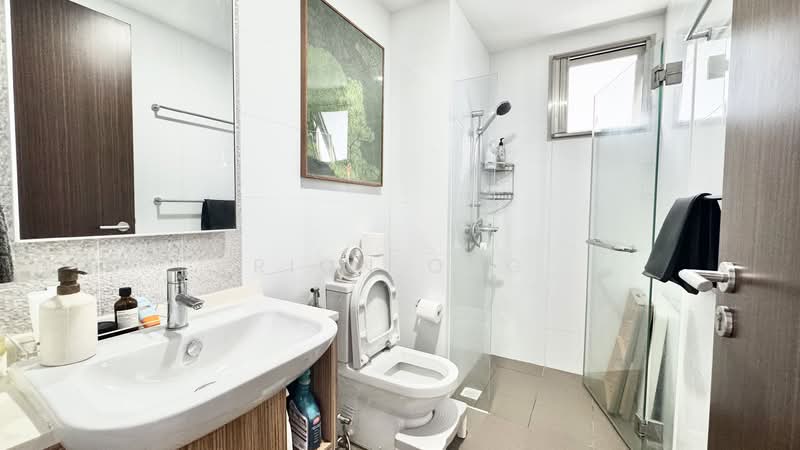 Heron Bay, 53 Upper Serangoon View, 2 Bedrooms, 775 sqft, Executive Condominium For Sale, by Rion Ong, 500100606 - Bathroom - PropertyGuru.com.sg