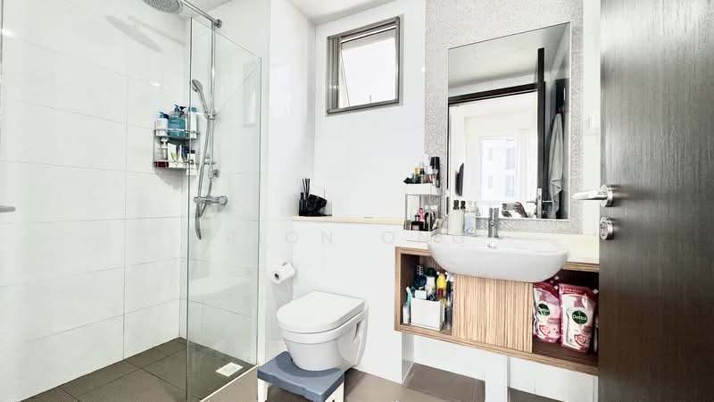 Heron Bay, 53 Upper Serangoon View, 2 Bedrooms, 775 sqft, Executive Condominium For Sale, by Rion Ong, 500100606 - Bathroom - PropertyGuru.com.sg