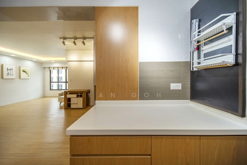 293B Compassvale Crescent, 293B Compassvale Crescent, 3 Bedrooms, 1,001 sqft, HDB Flat For Sale, by Iyan Goh, 500100610 - Kitchen - PropertyGuru.com.sg