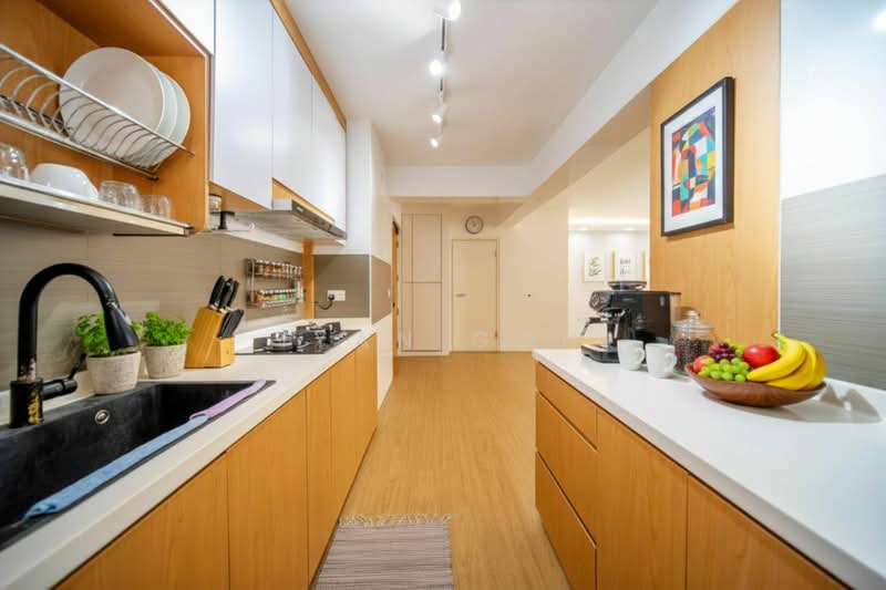 293B Compassvale Crescent, 293B Compassvale Crescent, 3 Bedrooms, 1,001 sqft, HDB Flat For Sale, by Iyan Goh, 500100610 - Kitchen - PropertyGuru.com.sg