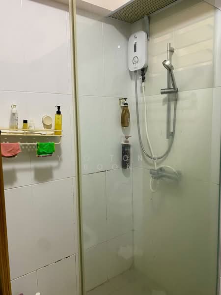 463B Bukit Batok Street 41 HDB Flat For Sale at S$ 820,000 | PropertyGuru Singapore - Bathroom