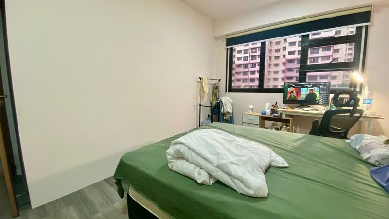 463B Bukit Batok Street 41 HDB Flat For Sale at S$ 820,000 | PropertyGuru Singapore - Bedroom