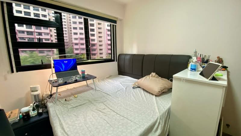 463B Bukit Batok Street 41 HDB Flat For Sale at S$ 820,000 | PropertyGuru Singapore - Bedroom