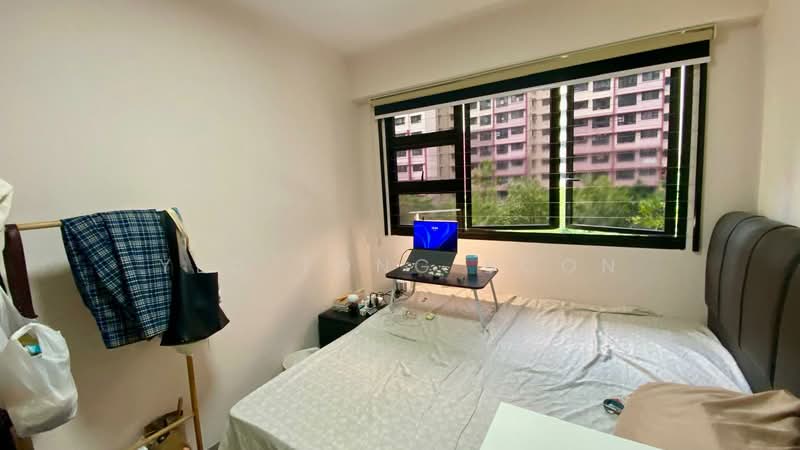463B Bukit Batok Street 41 HDB Flat For Sale at S$ 820,000 | PropertyGuru Singapore - Bedroom