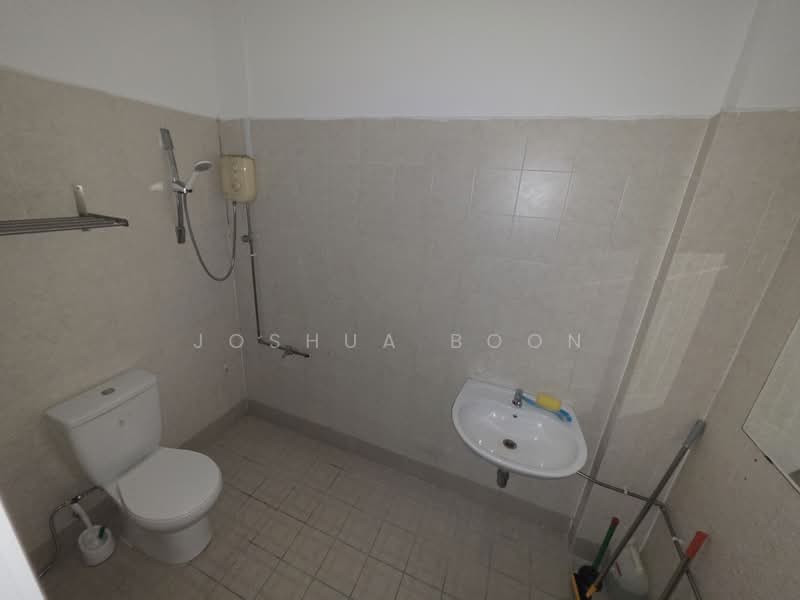 E-Centre @ Redhill, 3791 Jalan Bukit Merah, Alexandra / Commonwealth, 1,173 sqft, Light Industrial (B1) For Rent, by Joshua Boon, 500100615 - Bathroom - CommercialGuru.com.sg