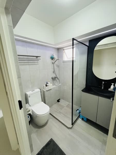 422B Northshore Dr, 422B Northshore Dr, 3 Bedrooms, 1,216 sqft, HDB Flat For Sale, by Glenn Lau 刘祖成, 500100622 - Bathroom - PropertyGuru.com.sg