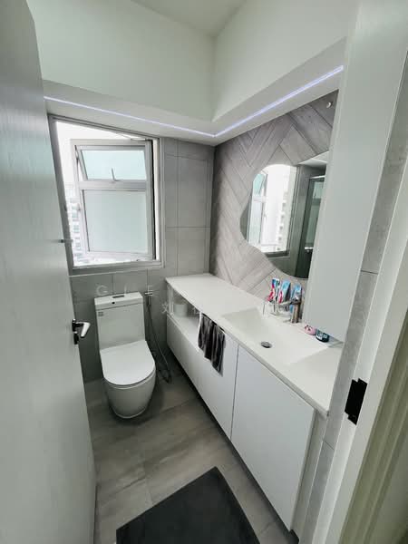 422B Northshore Dr, 422B Northshore Dr, 3 Bedrooms, 1,216 sqft, HDB Flat For Sale, by Glenn Lau 刘祖成, 500100622 - Bathroom - PropertyGuru.com.sg