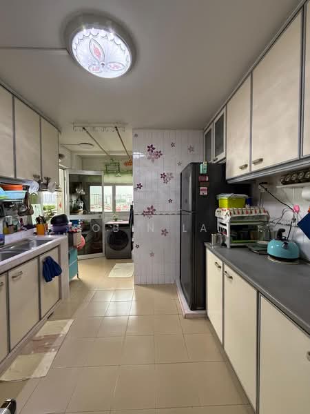 108 Lengkong Tiga HDB Flat For Sale at S$ 1,250,000 | PropertyGuru Singapore - Kitchen