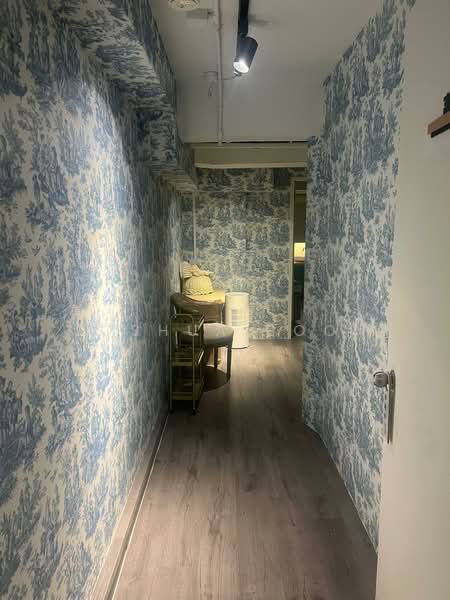Lucky Plaza, 304 Orchard Road, 335 sqft, Mall Shop For Rent, by Joshua Boon, 500100641 - Corridor - CommercialGuru.com.sg