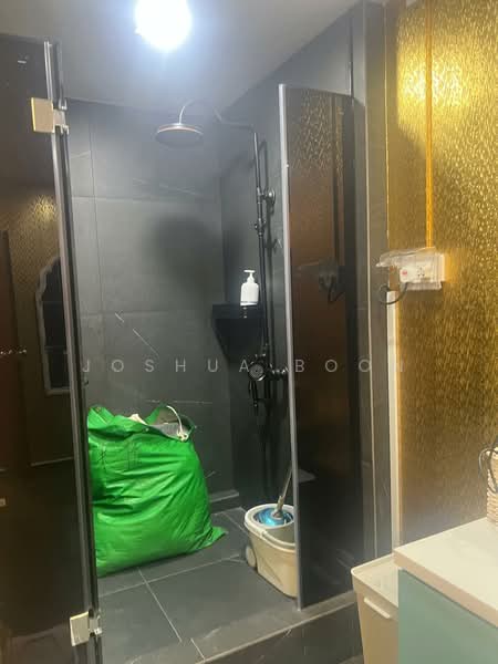 Lucky Plaza, 304 Orchard Road, 335 sqft, Mall Shop For Rent, by Joshua Boon, 500100641 - Bathroom - CommercialGuru.com.sg