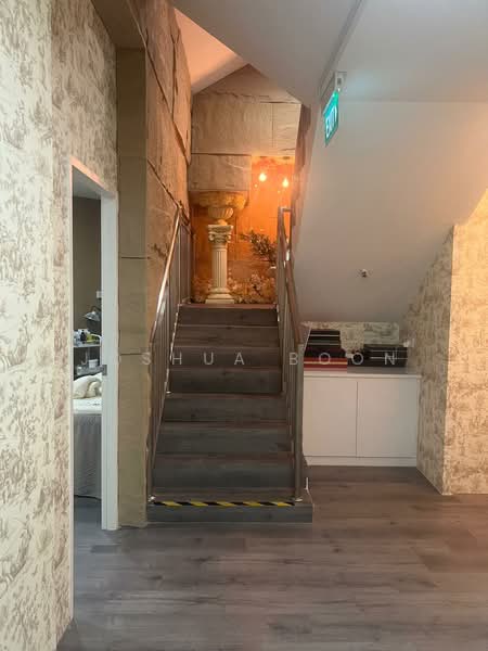 Lucky Plaza, 304 Orchard Road, 335 sqft, Mall Shop For Rent, by Joshua Boon, 500100641 - Corridor - CommercialGuru.com.sg