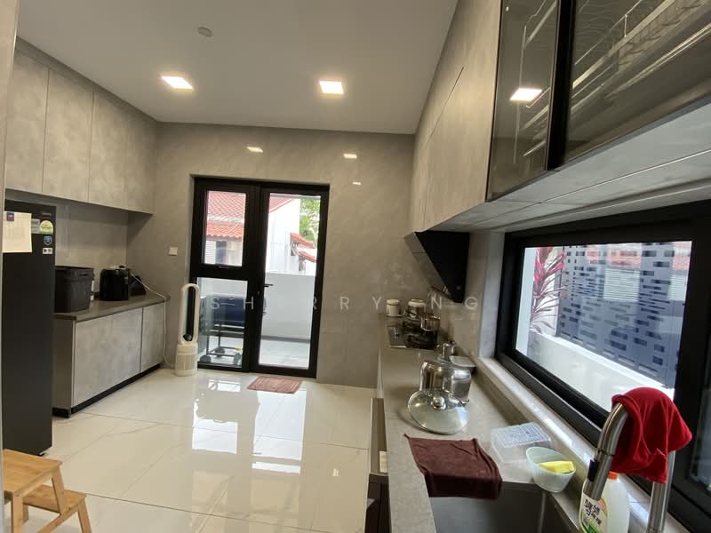 Serangoon Garden Estate, 59 Chartwell Drive, 7 Bedrooms, 9,660 sqft, Semi-Detached House For Sale, by Sherry Ng, 500100657 - Kitchen - PropertyGuru.com.sg