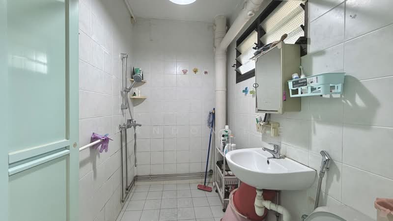 365 Tampines Street 34 HDB Flat For Sale at S$ 645,800 | PropertyGuru Singapore - Bathroom