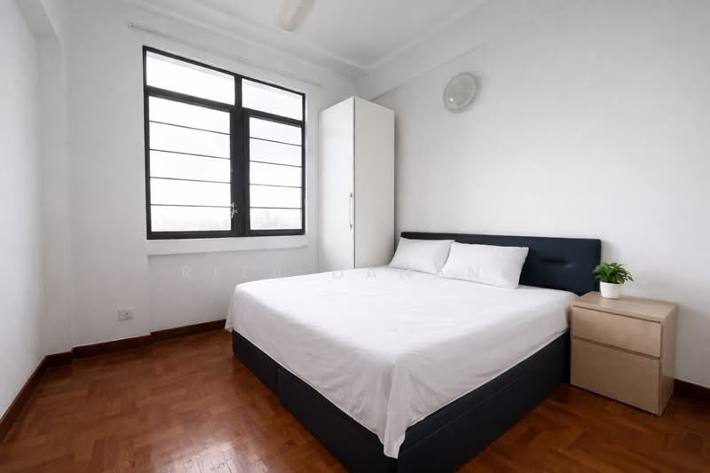 Parc Oasis Condominium For Sale at S$ 1,650,000 | PropertyGuru Singapore - Bedroom