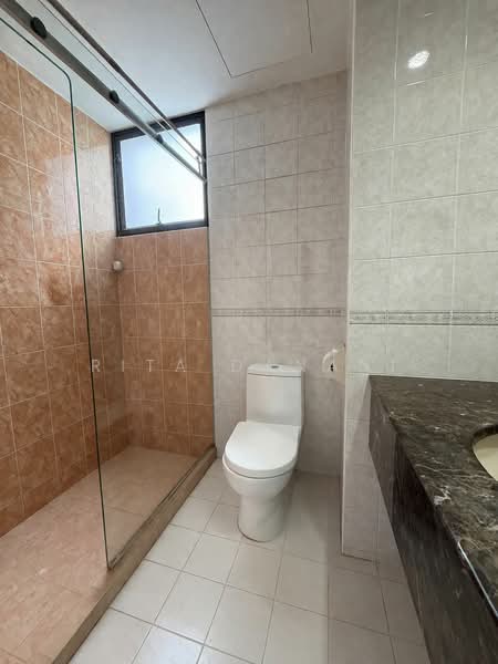 Parc Oasis Condominium For Sale at S$ 1,650,000 | PropertyGuru Singapore - Bathroom