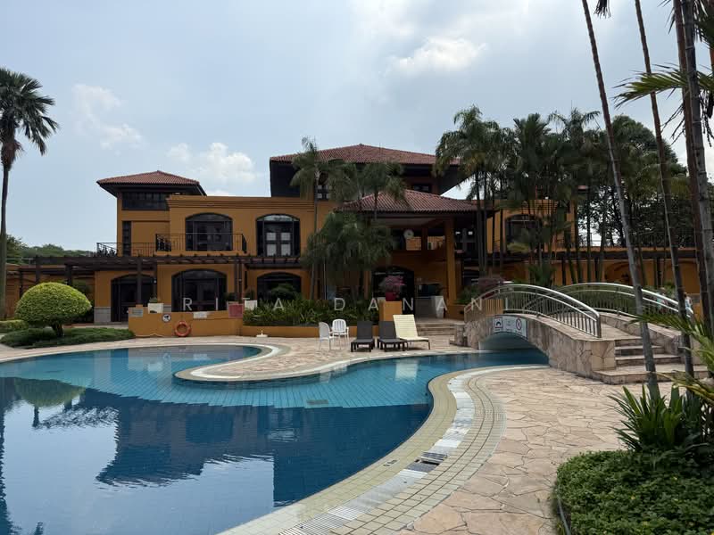 Parc Oasis Condominium For Sale at S$ 1,650,000 | PropertyGuru Singapore - Exterior