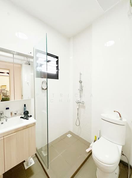 992B Buangkok Link HDB Flat For Sale at S$ 688,888 | PropertyGuru Singapore - Bathroom