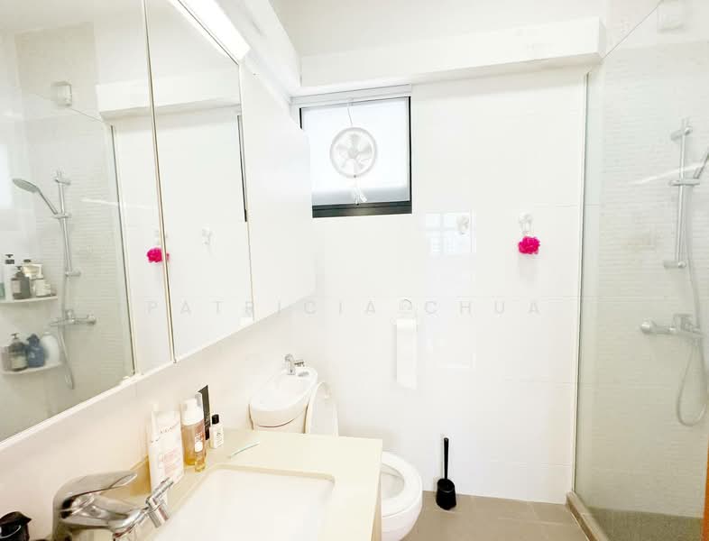 992B Buangkok Link HDB Flat For Sale at S$ 688,888 | PropertyGuru Singapore - Bathroom
