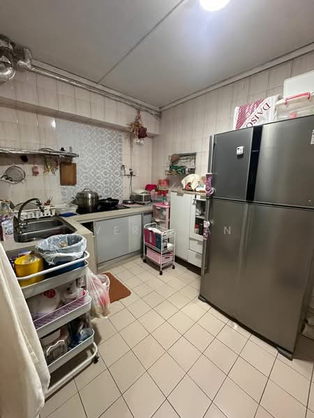 898B Woodlands Drive 50 HDB Flat For Sale at S$ 519,000 | PropertyGuru Singapore - Kitchen