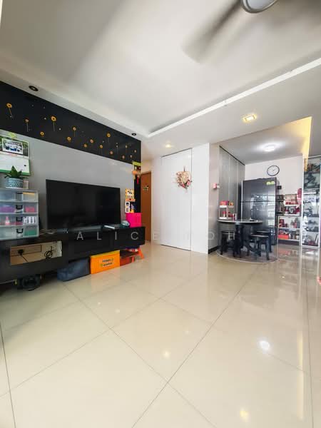 168D Simei Lane, 168D Simei Lane, 3 Bedrooms, 1,194 sqft, HDB Flat For Sale, by Alice Poh, 500100684 - Living Room - PropertyGuru.com.sg