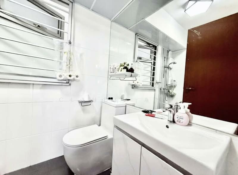 674A Fern Grove @ Yishun, 674A Yishun Avenue 4, 3 Bedrooms, 1,206 sqft, HDB Flat For Sale, by Claudia Ang, 500100685 - Bathroom - PropertyGuru.com.sg