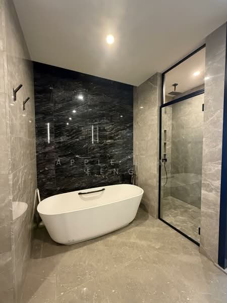 Boulevard 88 Condominium For Sale at S$ 13,000,000 | PropertyGuru Singapore - Bathroom