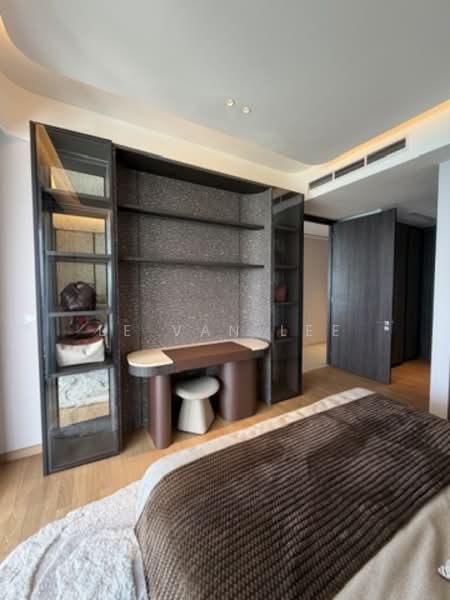Cape Royale Condominium For Sale at S$ 5,963,000 | PropertyGuru Singapore - Master Bedroom