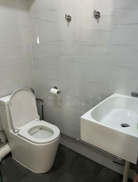 10 Jalan Batu, 10 Jalan Batu, Room Rental, 150 sqft, HDB Flat For Rent, by Tiong Lim Marcus Suaw, 500100702 - Bathroom - PropertyGuru.com.sg