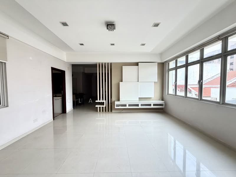 Spacious 4 Bedrooms Condo for rent, , 4 Bedrooms, 1,600 sqft, Apartment For Rent, by Clarie Lim, 500100703 - Living Room - PropertyGuru.com.sg