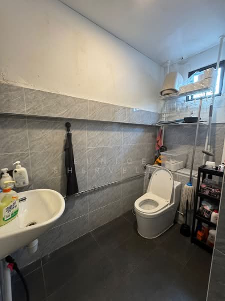 Bartley Biz Centre, 15 Kaki Bukit Road 4, 1,500 sqft, Factory / Workshop (B2) For Rent, by Eunice Shervelle, 500100708 - Bathroom - CommercialGuru.com.sg