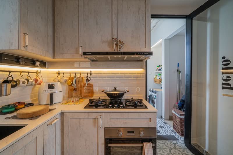 Regent Heights Condominium For Sale at S$ 1,500,000 | PropertyGuru Singapore - Kitchen