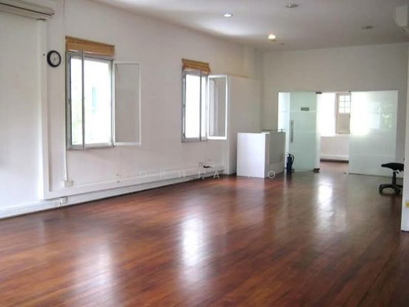 Shophouse Office For Rent. Telok Ayer Street. Fully-fitted with 1 meeting room, Telok Ayer Street, Amoy Street, Stanley Street, Club Street, 1,000 sqft, Office For Rent, by Sophia Ho, 500100728 - Interior - CommercialGuru.com.sg