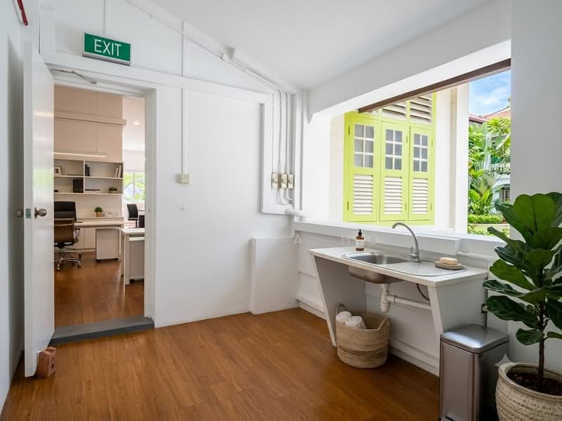 Shophouse Office For Rent. Telok Ayer Street. Fully-fitted with 1 meeting room, Telok Ayer Street, Amoy Street, Stanley Street, Club Street, 1,000 sqft, Office For Rent, by Sophia Ho, 500100728 - Interior - CommercialGuru.com.sg