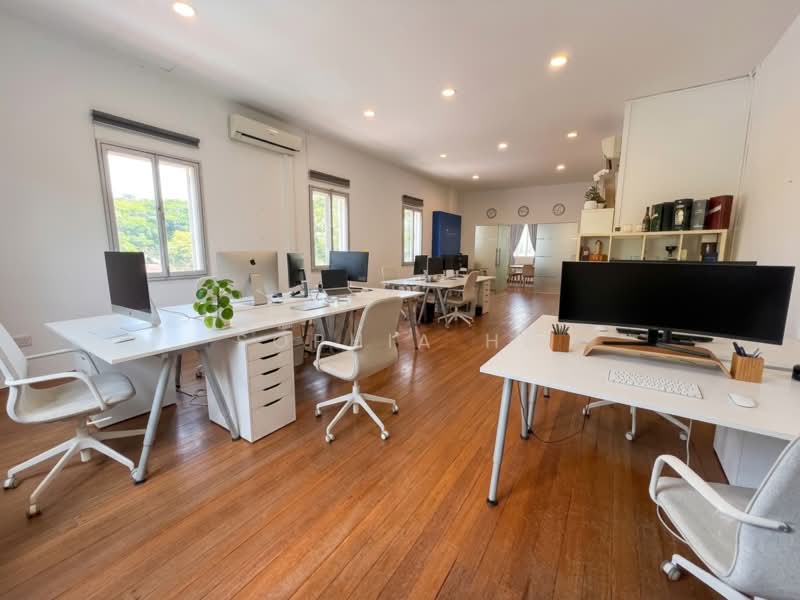 Shophouse Office For Rent. Telok Ayer Street. Fully-fitted with 1 meeting room, Telok Ayer Street, Amoy Street, Stanley Street, Club Street, 1,000 sqft, Office For Rent, by Sophia Ho, 500100728 - Interior - CommercialGuru.com.sg