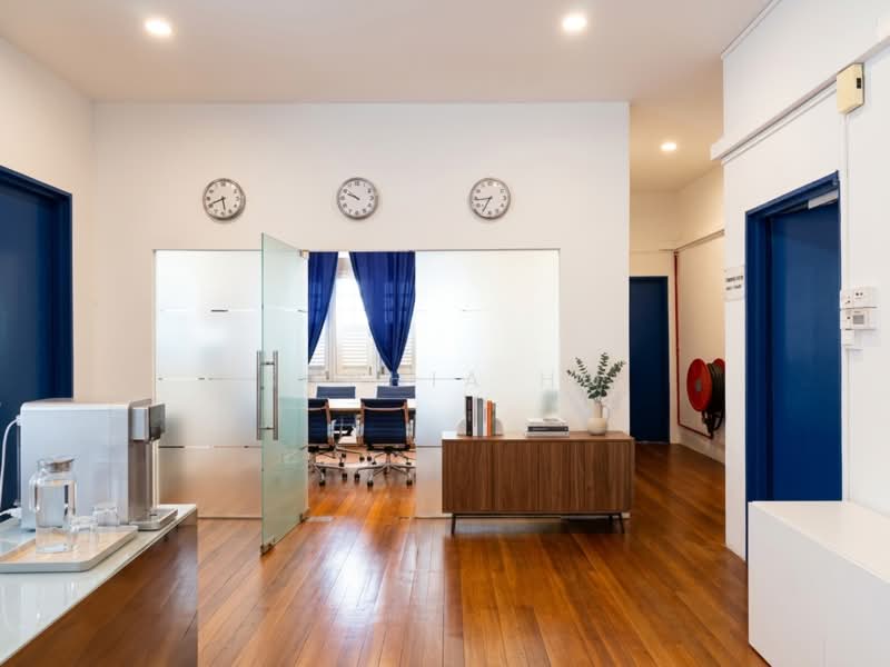 Shophouse Office For Rent. Telok Ayer Street. Fully-fitted with 1 meeting room, Telok Ayer Street, Amoy Street, Stanley Street, Club Street, 1,000 sqft, Office For Rent, by Sophia Ho, 500100728 - Interior - CommercialGuru.com.sg