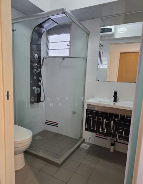 93B Telok Blangah Street 31 HDB Flat For Sale at S$ 1,045,000 | PropertyGuru Singapore - Bathroom