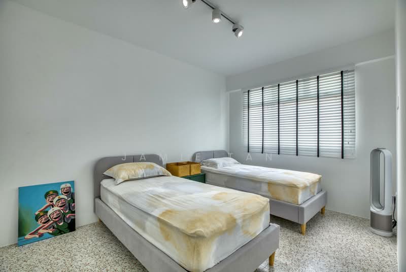 188D Bedok North Street 4 HDB Flat For Sale at S$ 1,028,000 | PropertyGuru Singapore - Master Bedroom