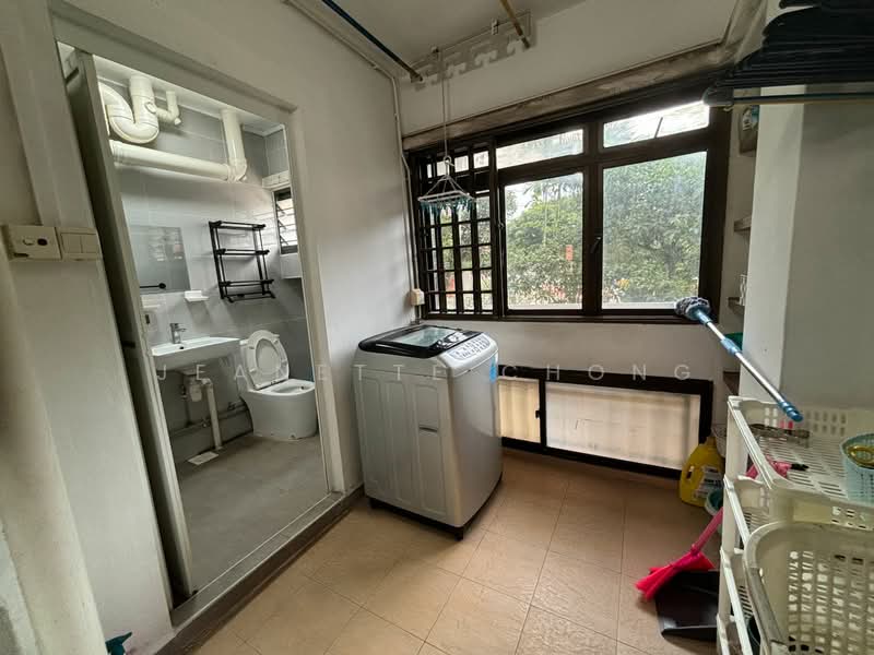 504 Choa Chu Kang Street 51 HDB Flat For Sale at S$ 550,000 | PropertyGuru Singapore - Bathroom
