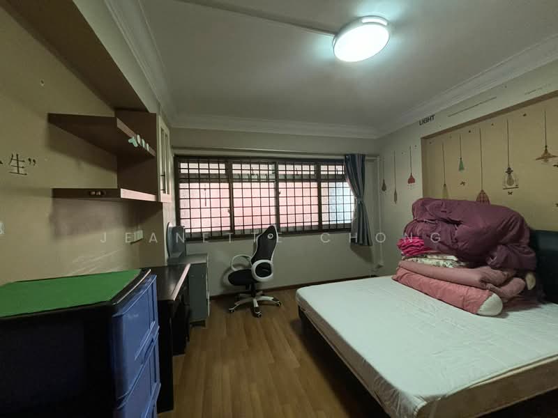 504 Choa Chu Kang Street 51 HDB Flat For Sale at S$ 550,000 | PropertyGuru Singapore - Bedroom