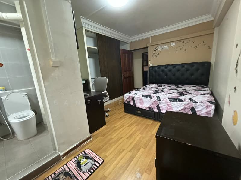 504 Choa Chu Kang Street 51 HDB Flat For Sale at S$ 550,000 | PropertyGuru Singapore - Bedroom