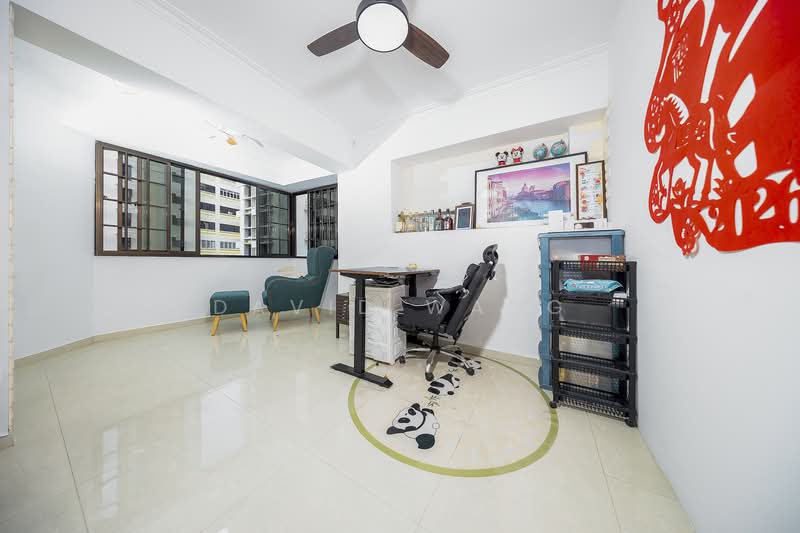 298B Compassvale Street HDB Flat For Sale at S$ 750,000 | PropertyGuru Singapore - Living Room