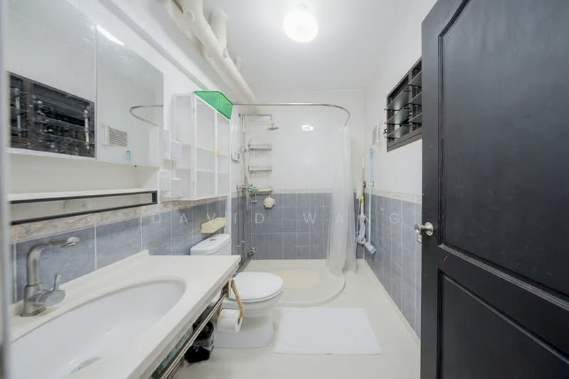 298B Compassvale Street HDB Flat For Sale at S$ 750,000 | PropertyGuru Singapore - Bathroom