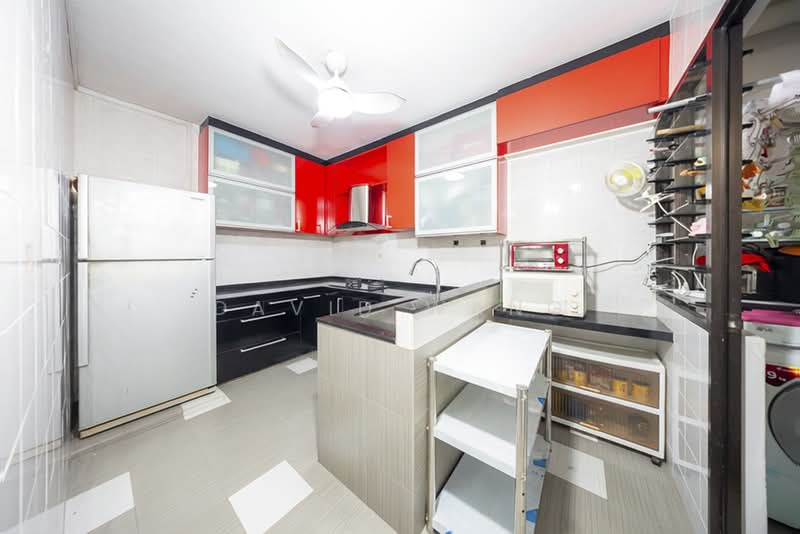 298B Compassvale Street HDB Flat For Sale at S$ 750,000 | PropertyGuru Singapore - Kitchen