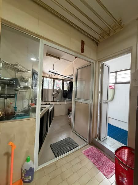 540 Jurong West Avenue 1 HDB Flat For Sale at S$ 499,999 | PropertyGuru Singapore - Kitchen