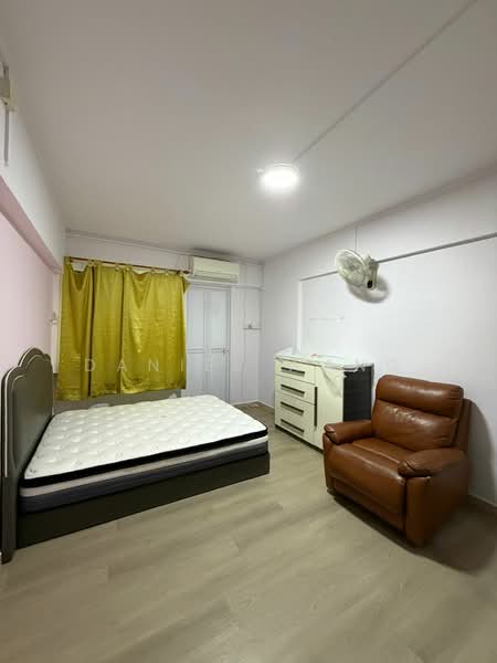 540 Jurong West Avenue 1 HDB Flat For Sale at S$ 499,999 | PropertyGuru Singapore - Bedroom